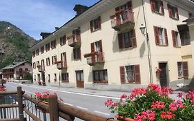 Hotel Col Du Mont